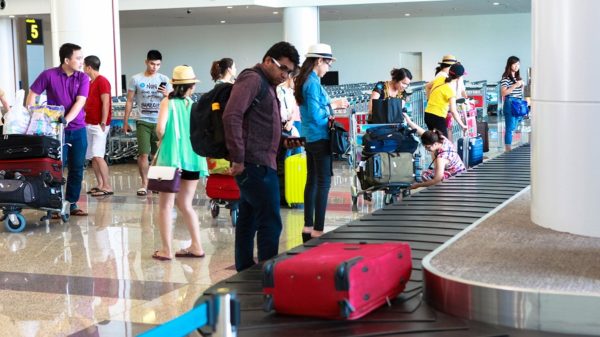 băng tải hành lý trong sân bay