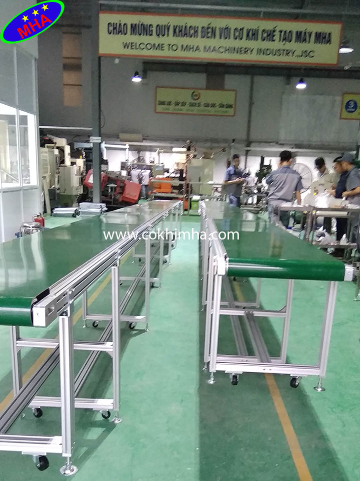 băng tải nghiêng pvc - băng tải pvc nghiêng