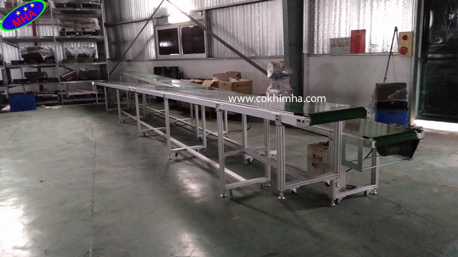 băng tải nghiêng pvc - băng tải pvc nghiêng