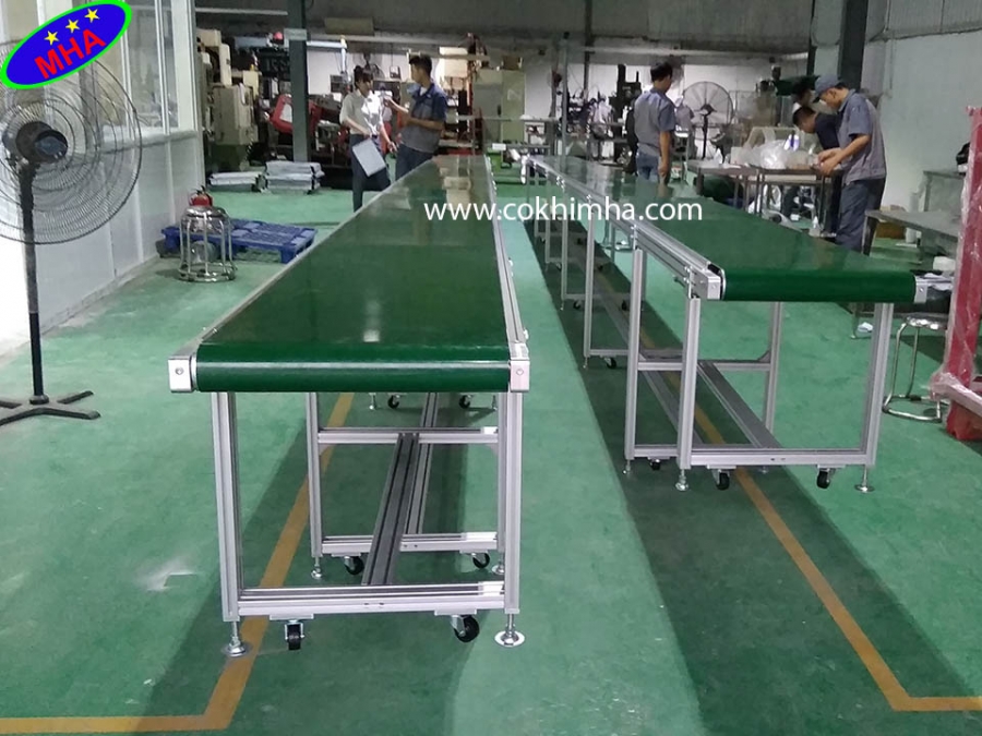 băng tải nghiêng pvc - băng tải pvc nghiêng
