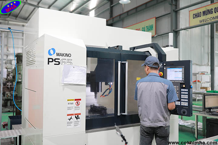 gia công cơ khí trên máy CNC Makino PS65
