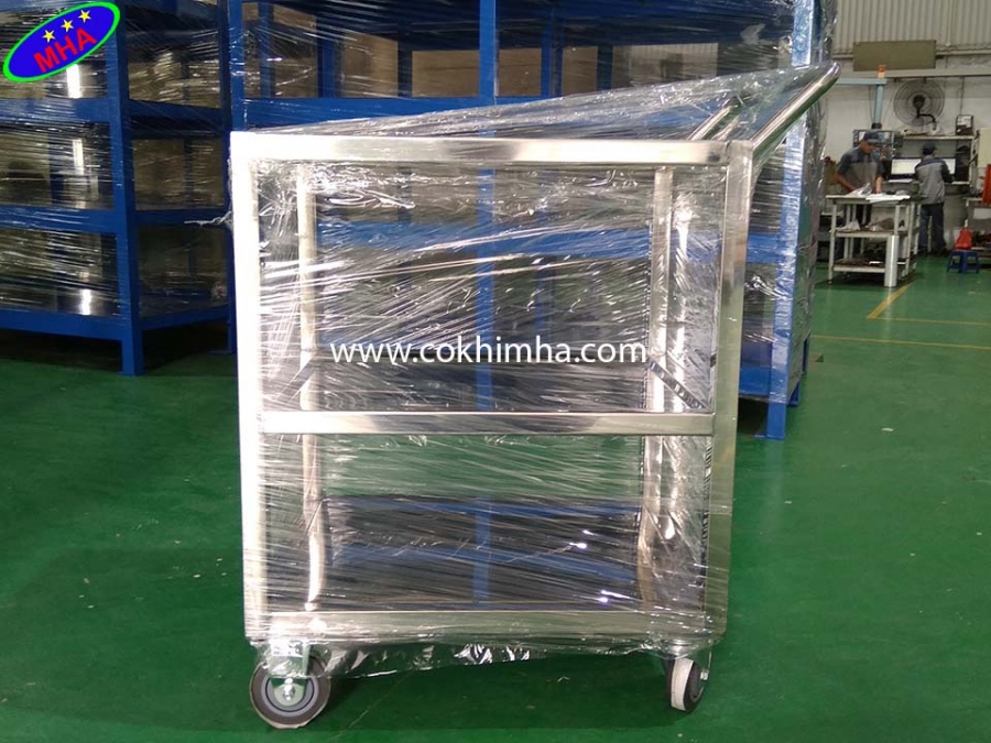 Xe đẩy hàng inox 3 tầng trong công nghiệp MHA