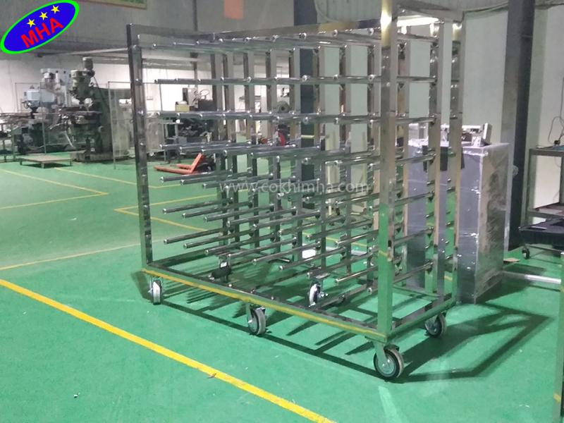 Xe treo sản phẩm trong phòng sạch